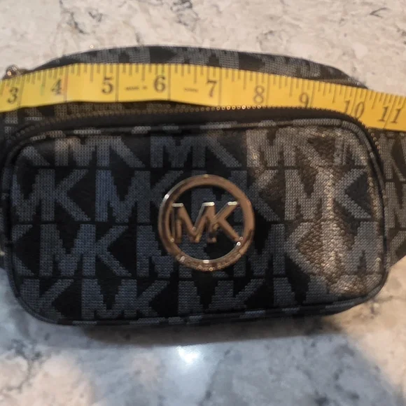 Michael Kors Black Signature MK Belt Bag with Gold Logo - Picture 2 of 12